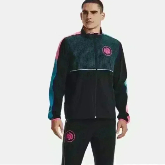 Under Armour Windbreaker - Picture 2 of 9